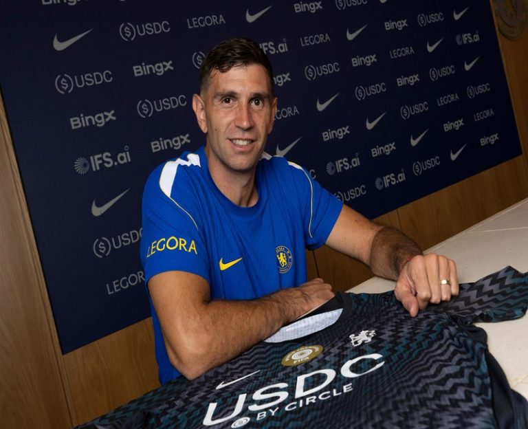 Exploring Emiliano Martínez’s Transfer to Chelsea